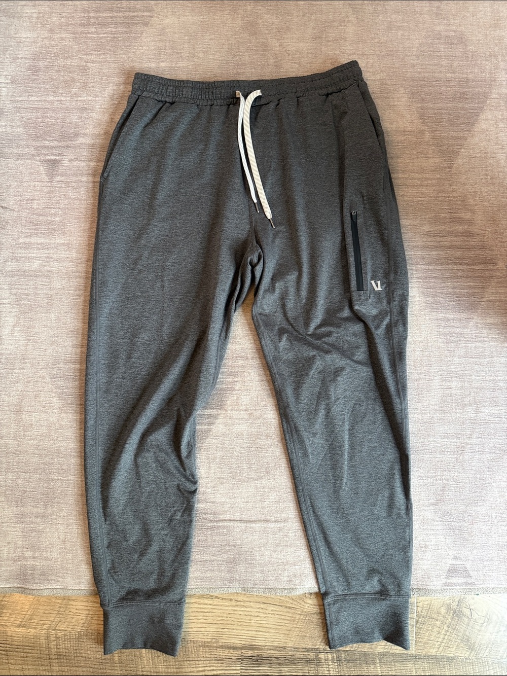Vuori | Men’s Sunday Performance Jogger, Charcoal Heather, Size L